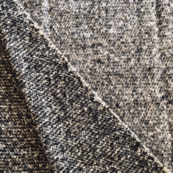 Italian Wrap-Around 100% Wool Knit Scarf made in Italy. - Picture 5 of 9